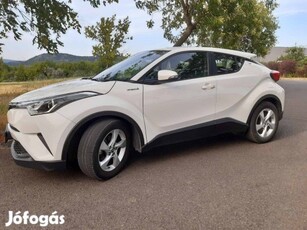 Toyota C-HR 1.8 Hybrid Active, magyar, kevés kilométer, sok extra