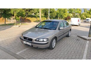 VOLVO S60 2.0 T Summum Végig MagyarO.Kevés km.180Le Szép állapot.Megéri!