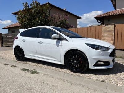 FORD FOCUS 2.0 EcoBoost ST2 S S ST