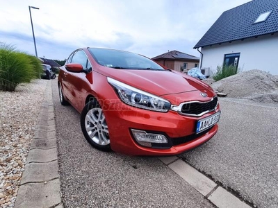 KIA PRO CEE'D Navi. Kamera. Ülésfűtés.Szervízkönyv.93000 km ! Magánszemély 1 tulaj