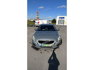 VOLVO V60 2.4 D [D6] PHEV AWD Momentum Geartronic