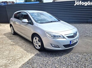 Opel Astra J 1.4 Enjoy Friss szervíz - szervízk...