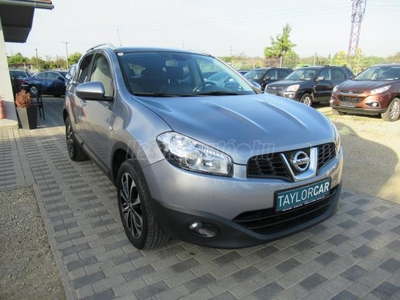 NISSAN QASHQAI 1.6 i-Way / 125 EZER KM / SZERVIZKÖNYV / NAVI / ALU / ÜVEGTETŐ / KAMERA /