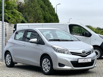 TOYOTA YARIS 1.33 Active+Cool MAGYARORSZÁGI.VEZETETT SZERVIZKÖNYV