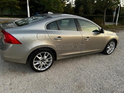 VOLVO S60 2.0 D [D4] Momentum