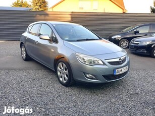 Opel Astra J 1.4 Sport Friss szervíz - szervízk...