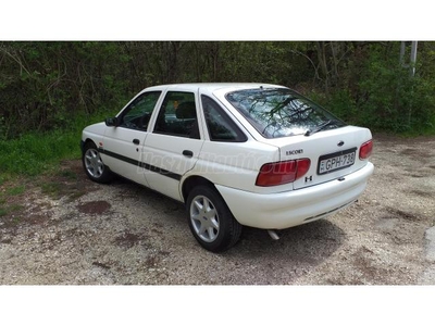 FORD ESCORT 1.4 CL (Algarve)