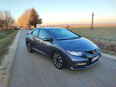 HONDA CIVIC 1.8 Sport 1. Tulajdonostól! 8 alufelni Téli-Nyári szett!