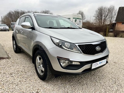 KIA SPORTAGE 1.7 CRDi EX Prémium FACELIFT. LED. KAMERA. 4XÜLÉSFŰTÉS. VÉGIG VEZETETT SZERVÍZKÖNYV: