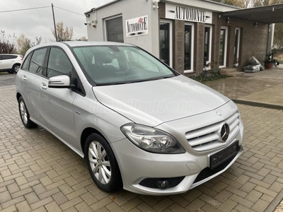 MERCEDES-BENZ B 180 CDI BlueEFFICIENCY VÉGIG VEZETETT SZERVIZKÖNYV.GYÁRI FÉNYEZÉS.NAVI