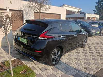 NISSAN LEAF Tekna 40kWh (Automata) TÉLI. NYÁRI ALUFELNI. TÉLI CSOMAG. 1. TULAJD. VEZETETT SZERVÍZKÖNYV. 2 KÁBEL