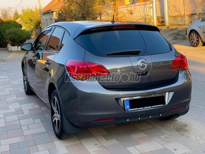 OPEL ASTRA J 1.4 Selection