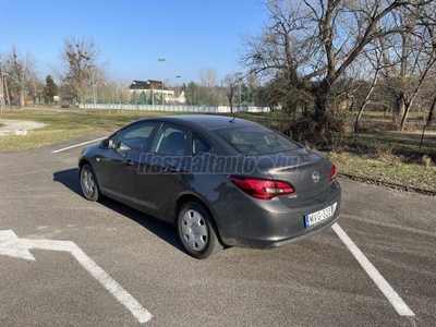 OPEL ASTRA J Sedan 1.6 Selection FRISS VEZÉRLÉSSEL ÉS OLAJJAL