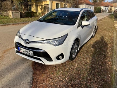 TOYOTA AVENSIS Touring Sports 1.8 Active