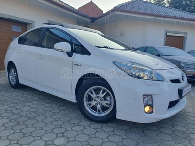 TOYOTA PRIUS 1.8 HSD Premium (Automata) EL.SOLAR NAPTETŐ LED BŐR NAGYNAVI KAMERA ÜLÉSFŰTÉS TEMPOMAT VEZETETT SZERVIZKÖNY