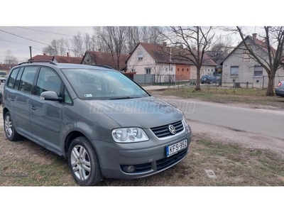 VOLKSWAGEN TOURAN 1.6 Trendline