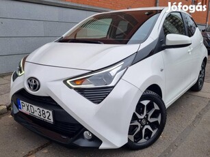 Toyota Aygo 1.0 x-cite + cool&safe + smart /Egy...