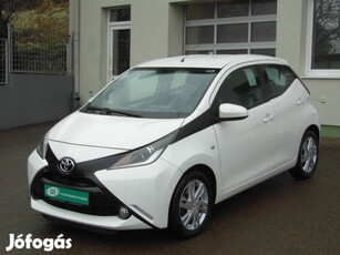 Toyota Aygo 1.0 x-cool Szervizkönyv-Klíma-Navig...