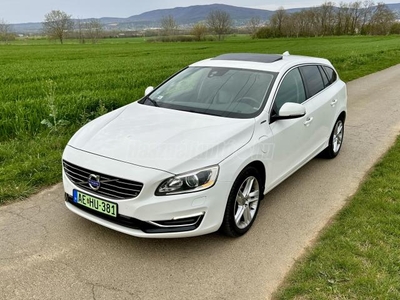 VOLVO V60 2.4 D [D6] PHEV AWD Summum Geartronic Összkerék. napfénytető. memóriás-fűthető ülések