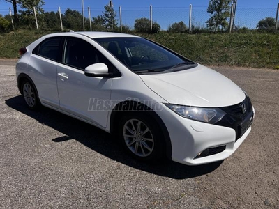 HONDA CIVIC 1.6 i-DTEC Lifestlye ADAS MEGKÍMÉLT ÁLLAPOT/ GYÖNGYHÁZ METÁL/ ÜLÉS FŰTÉS/ TOLATÓ KAMERA/ NAVI/ KÉT KULCS/