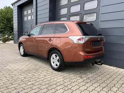 MITSUBISHI OUTLANDER 2.2 DI-D Instyle Navi 4WD SZERVIZKÖNYV / 7FŐ / KAMERA / VONÓHOROG / ROCKFOOD HIFI