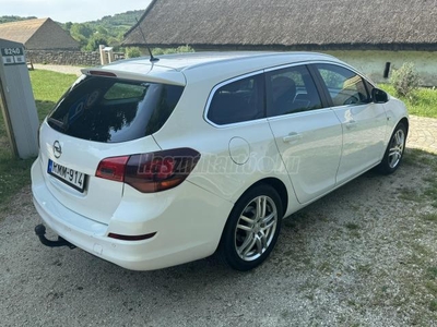 OPEL ASTRA J Sports Tourer 1.4 T Cosmo