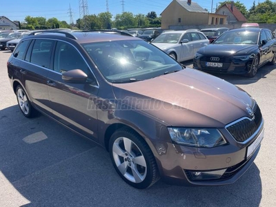 SKODA OCTAVIA Combi 2.0 CR TDI Elegance XENON.NAVI.FÉLBŐR.PDC.ÜLÉSFŰTÉS.TEMPOMAT