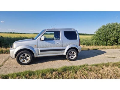 SUZUKI JIMNY 1.3 4WD AC CD 15''AW