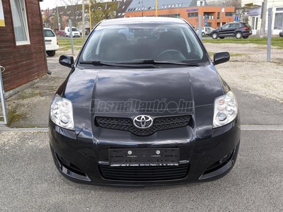 TOYOTA AURIS 1.33 Luna AAC 100ekm. szervizkönyv