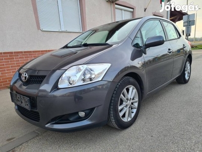 Toyota Auris 1.6 Executive Sérmentes. végig vez...