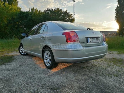 TOYOTA AVENSIS 1.8