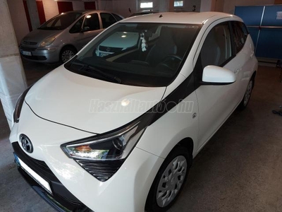 TOYOTA AYGO 1.0 x-play