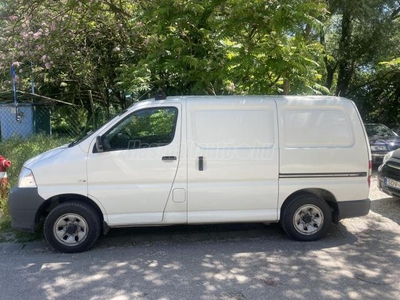 TOYOTA HI-ACE Hiace 2.5 D-4D 4x4 Panel Van Comfort ÖSSZKERÉK-HIDEG KLÍMA -PATIKA ÁLLAPOT!