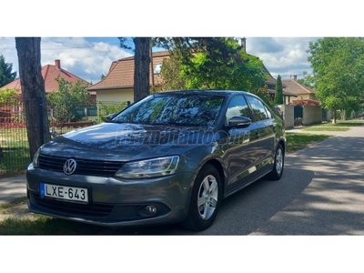 VOLKSWAGEN JETTA VI 1.2 TSI Comfortline