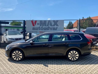 VOLKSWAGEN PASSAT VIII Variant 2.0 TDI BMT SCR Highline 4Motion DSG Első Tulajdonostól. Megkímélt Állapot. Full Extra!