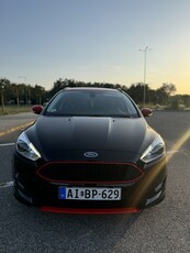 Eladó használt Ford Focus - 1.5 EcoBoost ST-Line Black, 5 ajtó, 6 fokozatú manuális / kézi váltó