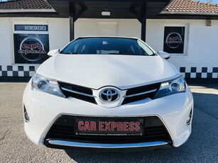 Eladó használt Toyota Auris ([object Object]) - 1.6 Sol, 5 ajtó, 6 fokozatú manuális / kézi váltó