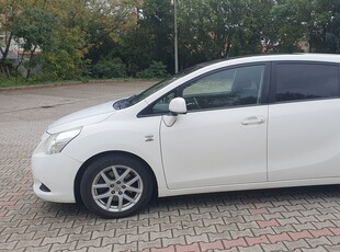 Eladó használt Toyota Verso - 2.2 D-CAT Premium Aut., 5 ajtó, 6 fokozatú tiptronik váltó