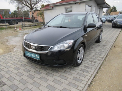 KIA CEE'D 1.4 LX / 133 Ezer KM / Szervikzönyv /