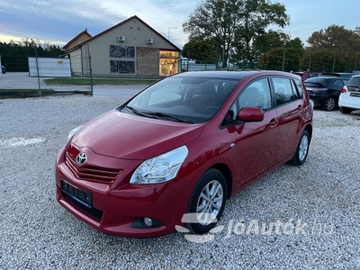 TOYOTA Verso