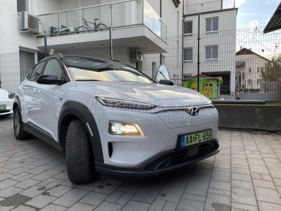 HYUNDAI KONA EV 64kWh Premium Ülésfűtés+Kormányfűtés/Navi/Bluelink/Hőszivattyú