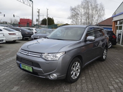 Mitsubishi Outlander 2.0 Phev Instyle Navi 4WD...