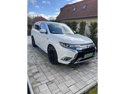 MITSUBISHI OUTLANDER PHEV 2.4 TOP navi