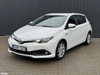 Toyota Auris 1.8 HSD Live (Automata) Navigáció...