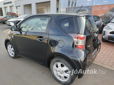 TOYOTA iQ