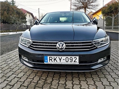 VOLKSWAGEN PASSAT VIII 2.0 TDI BMT SCR Highline Mo-i.1Tul.AluF.BŐR.Navi+APP+VIRTUAL.AdaptívTemp.3xDigitK.Ülés+KormFűt.ElTükBeh!