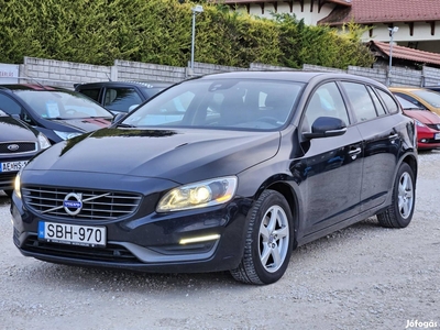 Volvo V60 2.0 D [D4] Momentum Geartronic Navigá...