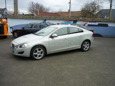 VOLVO S60 2.0 D [D3] Momentum Geartronic