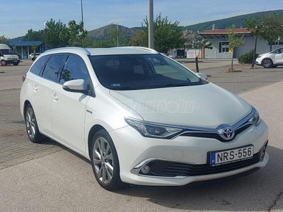 TOYOTA AURIS Touring Sports 1.8 HSD Executive MY17 Prestige (Automata) LED-NAVI-ÜLÉS F-17 ALU-T.KAMERA-T.T.TEMPOMAT-360'RADAR-134eKm