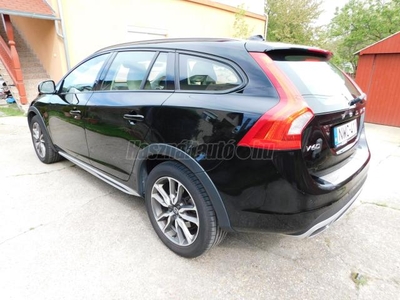 VOLVO V60 Cross Country 2.0 D [D4] Summum Geartronic Automata! Magyarországi! Vezetett Szervizkönyves!